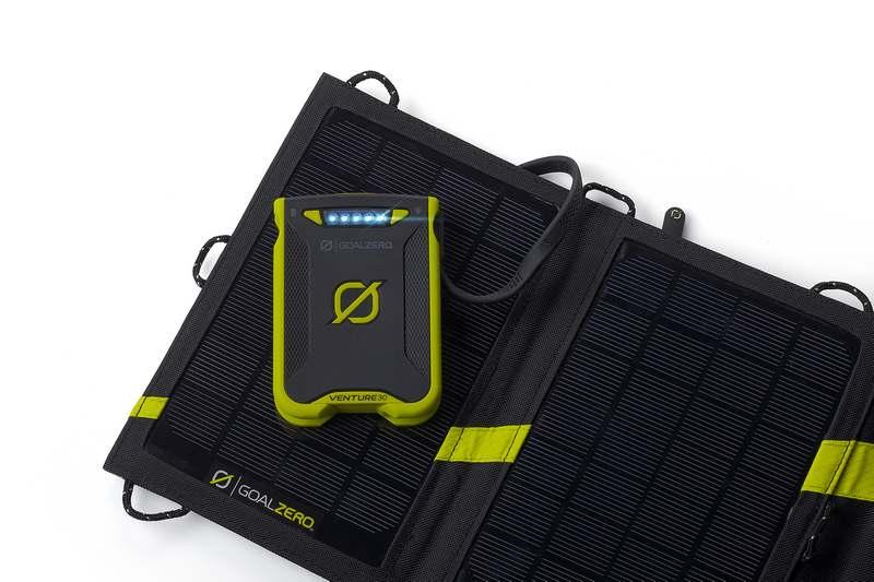 solarna-sada-goal-zero-venture-30-solar-recharging-kit-7w-7800mah-2v1-detail